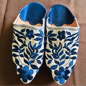 Moroccan balgha بلغة Blue and Cream Embroidered Slip-On Mules
